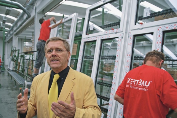 Wertbau-Chef Rainer Taig„Bei der reorganisierten Fertigung ist die ­Anschlag- und Verglasungseinheit in den Mittelpunkt gerückt.“