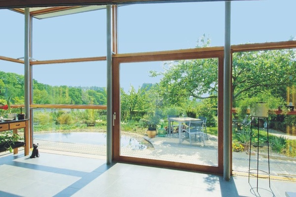 Die energetischen Anforderungen an Fenster steigen Viele Unternehmen in der Glasindustrie sehen 3-fach-Isolierverglasungen als eine Antwort darauf.