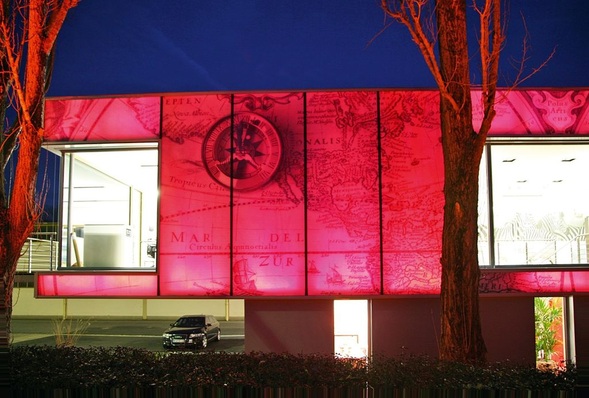 Ansprechende Gestaltung mit GlasBedrucktes Glas für innen und außen ist ein Blickfang für jeden Betrachter.