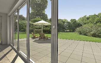 Exklusives ­Falten und SchiebenZum Produktstart wird der neue ­Beschlag ausschließlich bei dem Siegerländer Fensterhersteller eingesetzt.