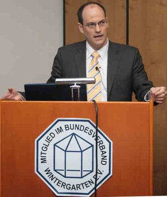 Dr.-Ing. Alexander Renner aus dem Bundesbauministerium kündigte auf der Jahrestagung des Bundesverband Wintergarten an: "Die EnEV 2009 tritt am 01. Oktober 2009 in Kraft."