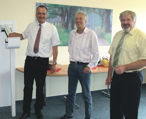 Drei für partnerschaftliche GeschäfteV.r.: Geschäftsführer Heino Cordes, geschäftsführender Gesellschafter Fritz-Werner Schüt und Vertriebsleiter Bernd Husmann.