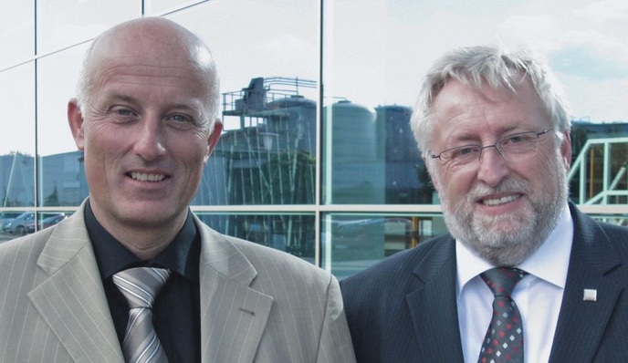 15 Mio. Euro in Nördlingen ­investiertErich Trösch (l.), ­Präsident des ­Verwaltungsrates von Glas Trösch, und Jürgen Halbmeyer, Leiter der Sanco ­Beratung