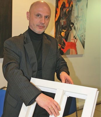 Norbert Scheiderer: „Nach der Rahmenverschweißung wird der Pfosten wie bei einem Puzzle zusammengesetzt. Damit lassen sich bis zu 4 min Fertigungszeit einsparen.“