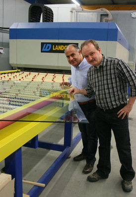 Größere Flexibilität und die eigene Kontrolle der Glasqualität waren für Roberto Liardo (l.) und Hubert Rebel von Reli-Glas ausschlaggebend für den Kauf eines Vorspannofens.