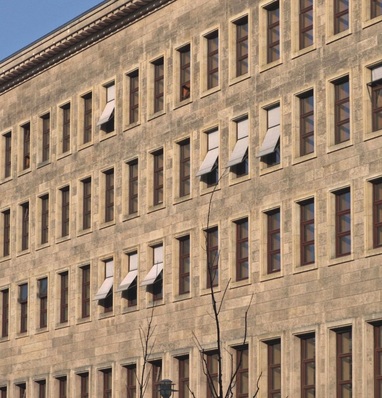 Sonnenschutz Wirksamer Schutz funktioniert nur, wenn er auch herabgelassen wird.