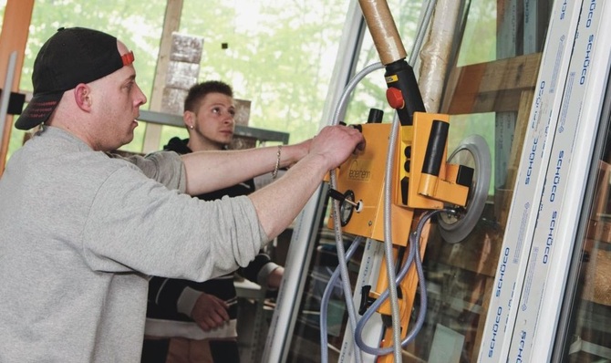 Geplante ProduktionsausweitungBis zu 450 Fenster pro Tag möchte UP künftig am Standort Maßweiler fertigen. Bei der Materialwirtschaft setzt das Unternehmen auf die Unterstützung durch das elektronische Bestell­system Logos.