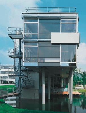 Das richtige Glas muss es seinInsbesondere bei der Sanierung großer Glasflächen, etwa bei Verwaltungsgebäuden, kommt es auf die passende Auswahl der Gläser an.