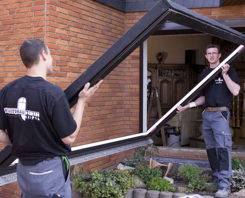 Einen überaus hohen Stellenwert hat die Montage durch eigene Fachleute: 83 Prozent der privaten Bauherren und Modernisierer messen diesen Kriterien große Bedeutung zu, aber auch bei den beiden anderen Gruppen steht die Montage durch eigene und qualifizierte Fachleute weit oben.