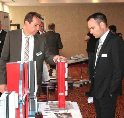 Während der Pausen war genügend Raum für Gespräche, der von den Teilnehmern intensiv genutzt wurde.