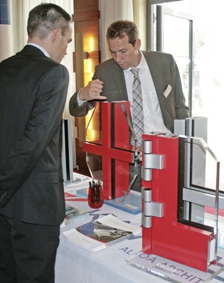 Während der Pausen: Zeit für ­vertiefende Gespräche mit Kollegen und Ausstellern.