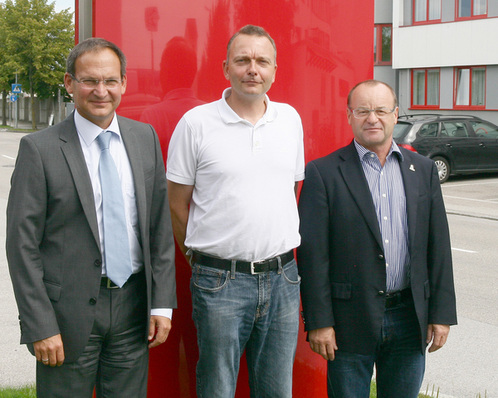 Standen der GLASWELT Rede und Antwort (v.l.):

Die beiden Geschäftsführer Dr. Thomas Vondrak, Mag. Christian Klinger und Betriebsleiter Konrad Wiesinger.