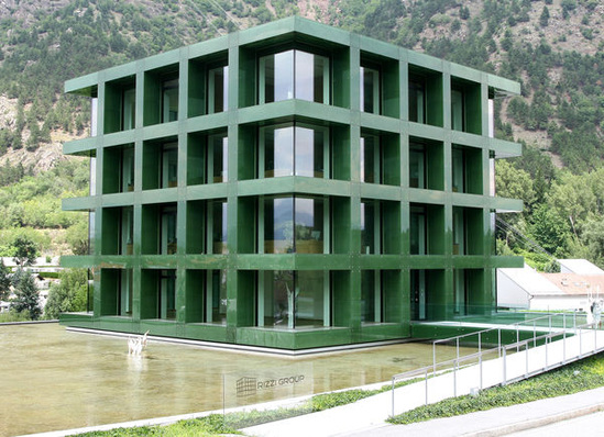 Das Gebäude beherbergt ein Unternehmen, das nicht nur mit biologischem Obst und Gemüse.