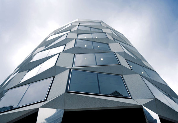 Bei der Vortragsreihe “Nachhaltiges Bauen“ werden die Anforderungen von Nachhaltigkeitszertifikaten für Gebäude erörtert.