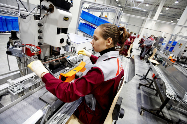 Das mit einem Investitionsvolumen von rund 30 Mio. Euro 2008 in Noginsk bei Moskau in Betrieb genommene Beschlagwerk trage dem bedeutendsten Einzelmarkt für die Division Fenster- und Türtechnologie adäquat Rechnung.