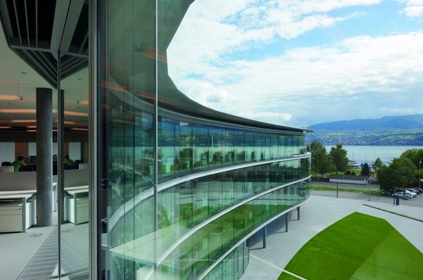 Auch 3-fach-ISO lässt sich in Fassaden als Absturzsicherung einsetzen.