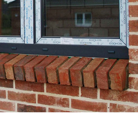 Ziegel-Rollschicht als Fensterbank