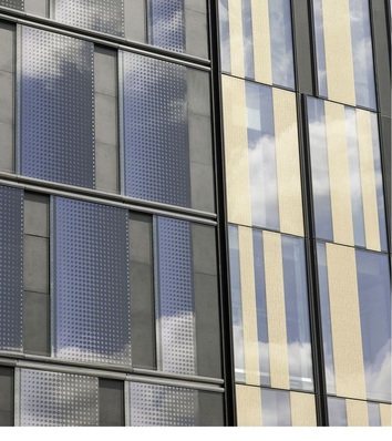 3550 m2 Isoliergläser aus SGG ClimaPlus Ultra N (2 x 12 mm VSG) wurden in der „Goldfassade“ verbaut, die teils in gold-metallic Siebdruck ausgeführt sind.