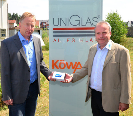 Klaus Köhler, KÖWA Geschäftsführer (links) und Heiko Schuh, A+W Vertriebsleiter Zentraleuropa. Für value+ Kunden wie KÖWA stehen die Funktionen zur Erstellung der Leistungserklärung ohne zusätzliche A+W Lizenzkosten zur Verfügung.