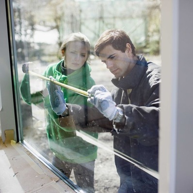Montage- und Transportversicherungen können den Betrieben helfen, das Schadensrisiko auf der Baustelle und auf dem Weg dahin zu minimieren.