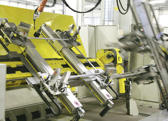 
Um die große Nachfrage nach verschweißten Rahmen gerecht zu werden, hat man schon vor einiger Zeit in eine vollautomatische Schweißanlage investiert. 
