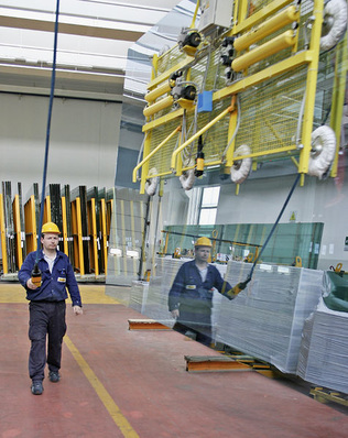 
Für die Produktion von 3-fach-ISO sollten ein Kompaktlager mit ca. 75 – 100 Stellplätzen sowie schweres, leistungsfähiges Handlinggerät vorgehalten werden. 
