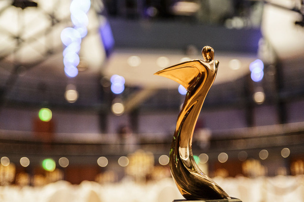 Zum wiederholten Mal hat Warema die Phönix-Statue aus massiver Bronze erhalten.