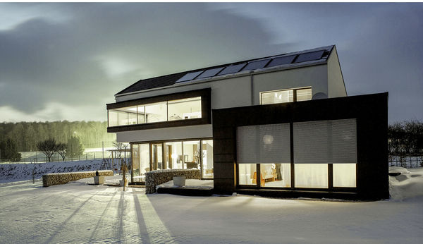 
Gerade in der Winterzeit können Rollläden zur 
Energieeffizienz beitragen und zugleich vor 
fremden Blicken schützen.
