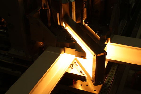 Das Infrarotschweißverfahren ist vor allem eines: Berührungslos. ­Daraus ergeben sich einige Vorteile.