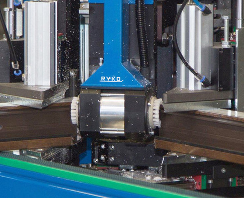 Jahrzehntelang galt der Einsatz eines Verputzers schlichtweg für unverzichtbar, umso erstaunlicher verblüfft die makellose Optik der mit der Schweißmaschine SL4-FF hergestellten Eckverbindungen.