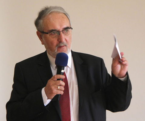 Dr. Steffen Spenke, 1. Vorsitzender des Bundesverbandes Wintergarten e.V. eröffnet die Jahrestagung 2014 in Dresden.