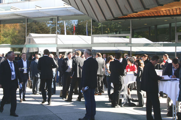 Im kalten Februar das Augenmerk bereits auf einen dann hoffentlich milden Oktober zu richten, mag etwas weit gegriffen sein, hat aber damit zu tun, die Fenstertagen schon jetzt als Teilnehmer mitgestalten zu können.