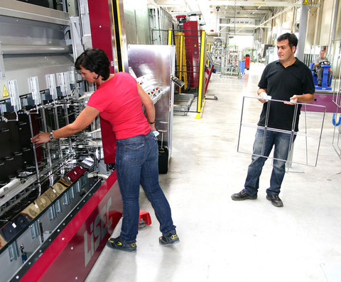 Internorm produziert auch sein eigenes Isolierglas - 2015 soll ein ESG-Ofen dazukommen und die Lieferantenunabhängigkeit noch weiter steigern.