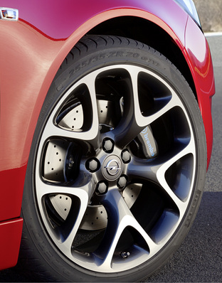 
Kaum ein Auto wird in der Standardausstattung ausgeliefert – jeder möchte sein eigenes Gefährt auch an die individuellen Bedürfnisse und den eigenen Geschmack anpassen – wie beispielsweise mit besonderen Felgen. 
