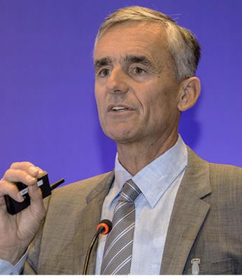 
Peter Winters ist Präsident des ES-SO (European Solar Shading Organisation), der als europäischer Dachverband den Sonnenschutz auf allen Ebenen bei den Themen Normung, Richtlinien und Lobbyarbeit vertritt.
