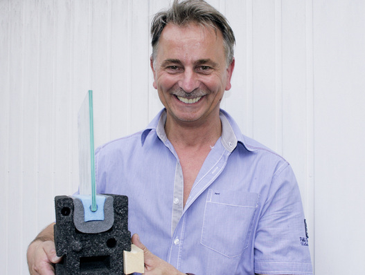 
Der Erfinder Thomas Giller ist davon überzeugt, dass sein neues Verpackungssystem für Glasscheiben das Zeug dazu hat, eine Revolution beim Glastransport auszulösen.
