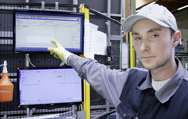 



Heutige Anlagentechnik verlangt nach Bedienern, die in der Lage sind, immer komplexere Maschinen und Steuerungen sicher zu beherrschen. Dieses Können spielt eine entscheidende Rolle für die Qualität der Glasprodukte.
