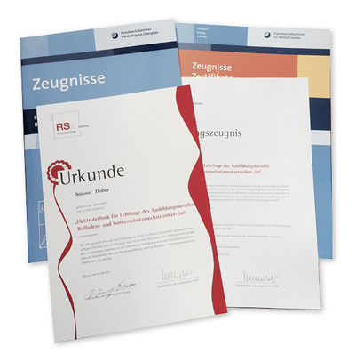 
Auch die umfangreiche Ausbildung zur Elektrofachkraft gehört im Berufsschulzentrum Wiesau zu den Lerninhalten in der Ausbildung zum Rollladen- Sonnenschutzmechatroniker. 



