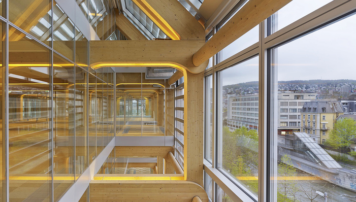 



Unterschiedliche Materialkombinationen werden künftig bei Fassaden häufiger zum Einsatz kommen. Hier ein ansprechendes Beispiel aus Glas, Metall und Holz.
