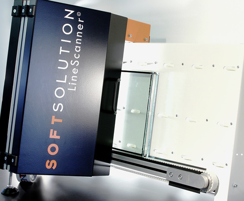 
Bei Klein- und Mittelbetrieben, die nur ein Gerät einsetzen (können) ist es sinnvoll, die finale Glaskontrolle durch den Scanner möglichst nahe am Versand durchzuführen. Doch muss jeder Einzelfall vorab genau geprüft werden.
