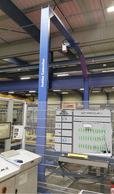 
Bereits bei der Übergabe der Scheibe vom Glaslager zum Zuschnitt lassen sich die Bandmaße elektronisch auf Fehler prüfen.
