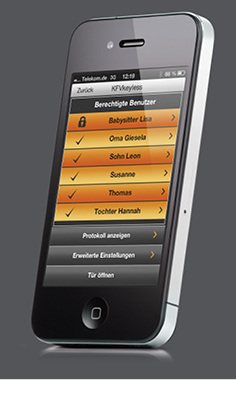 
Die Zutrittskontrolle KFVkeyless steuert Haus- und Nebeneingangstüren mithilfe von Bluetooth berührungslos.
