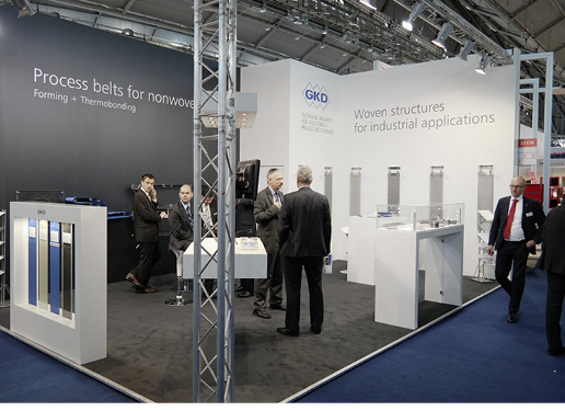 



Hersteller wie GKD (Gebrüder Kufferath Düren AG) zeigten mit ihren vielfältigen Metallgeweben die Einsatzmöglichkeiten bei beweglich und fest montierten Sonnenschutzlösungen auf. 
