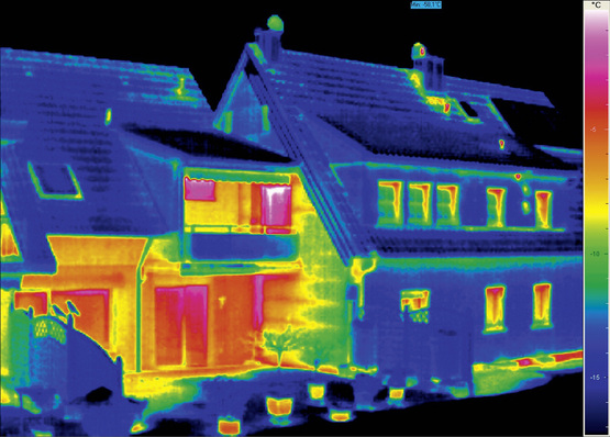 



Thermografie zeigt unerbittlich die Schwachstellen bei Gebäuden auf und lässt eine klare Schadensanalyse zu, wenn Gebäude energieeffizienter werden sollen.
