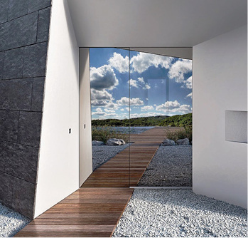 



DIe Avantgarde Haustür mit Glasoberfläche und optional mit automatischem Türöffner
