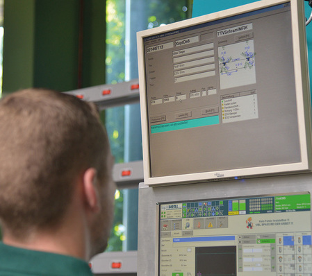 Die CAD-Darstellung für den Maschinenführer der M-RX auf dem A+W Produktionsmonitor. Hier kann er die Daten nicht nur kontrollieren, sondern auch direkt Änderungen anstoßen.