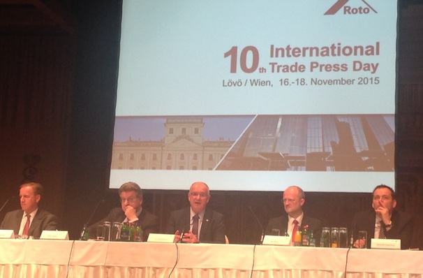 Der Roto Vorstand stellt sich in Lövö/Ungarn den Fragen der Fachpresse.