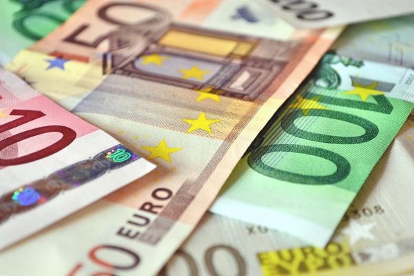 Einbruchhemmende Maßnahmen an Fenster und Türen werden ab November 2015 staatlich bezuschusst.