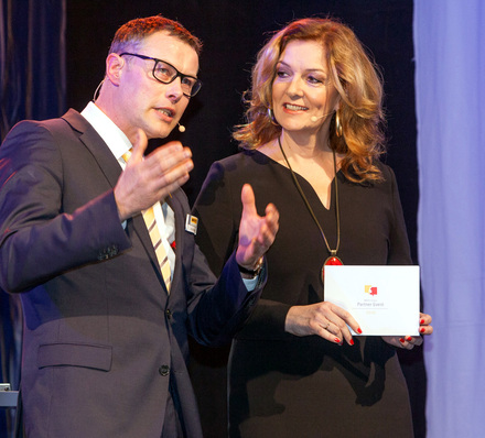 Krönender Abschluss des ersten Veranstaltungstages war eine offene Gesprächsrunde, moderiert von der TV-Moderatorin Bettina Tietjen - hier im Gespräch mit Jörg Holzgrefe