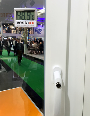 Hitziger Standbesuch bei Schüt-Duis: Das Fenster "strahlte" fast 50°C ab.